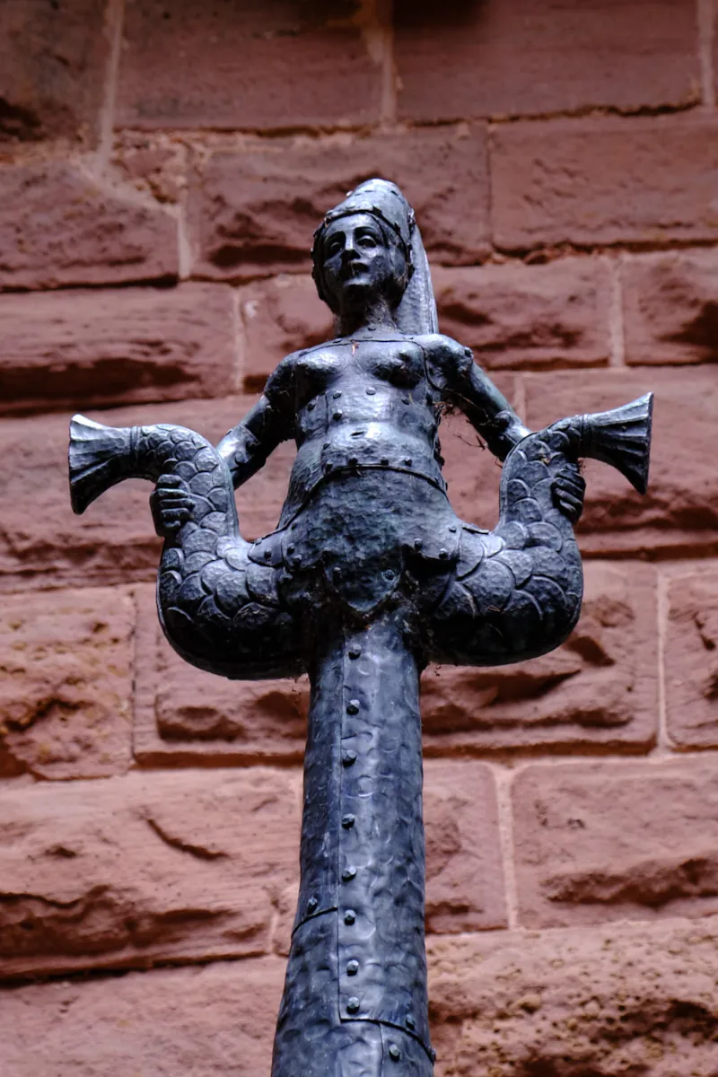 Siren in the high Koeningsburg