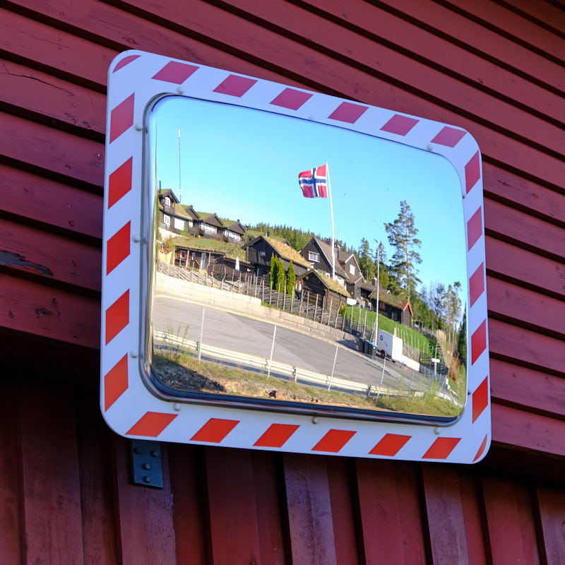Oslo mirror reflection willage flag